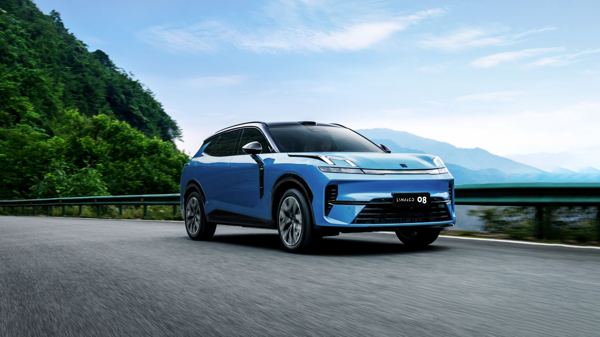 Гібридний автомобіль Lynk&Co 08 EM-P